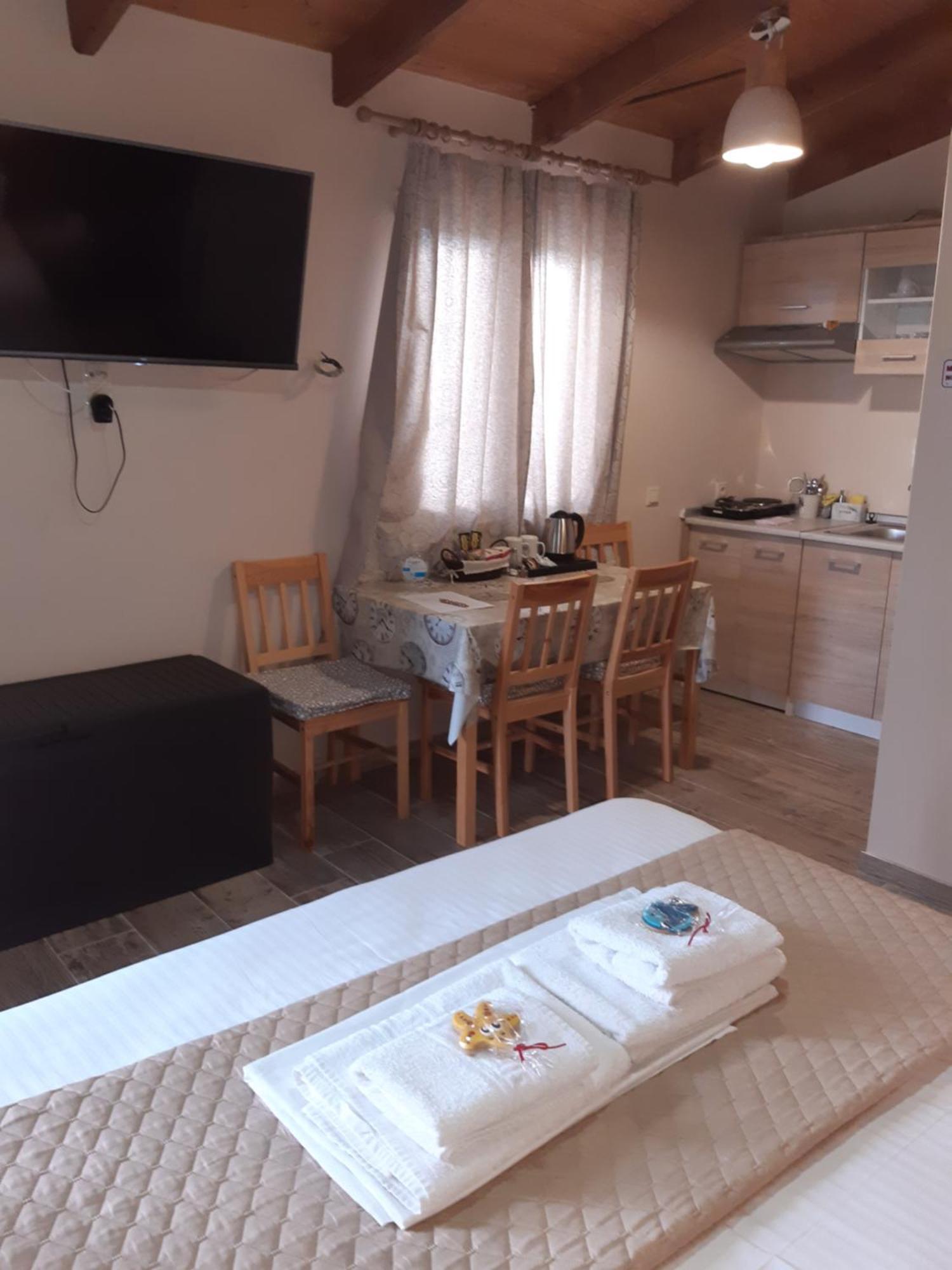 Room Near The Airport Pikérmion Oda fotoğraf