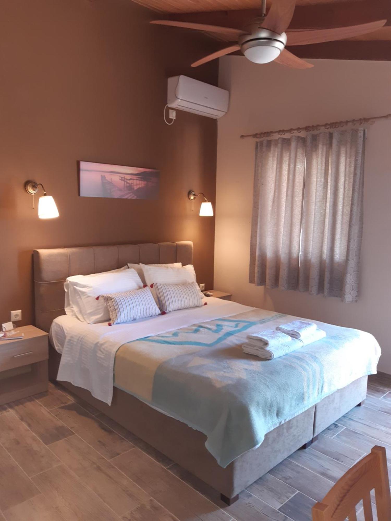 Room Near The Airport Pikérmion Oda fotoğraf